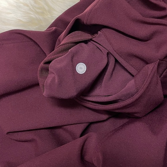 NWT lululemon on the fly pant size 8 Cassis Garnet - Picture 8 of 8